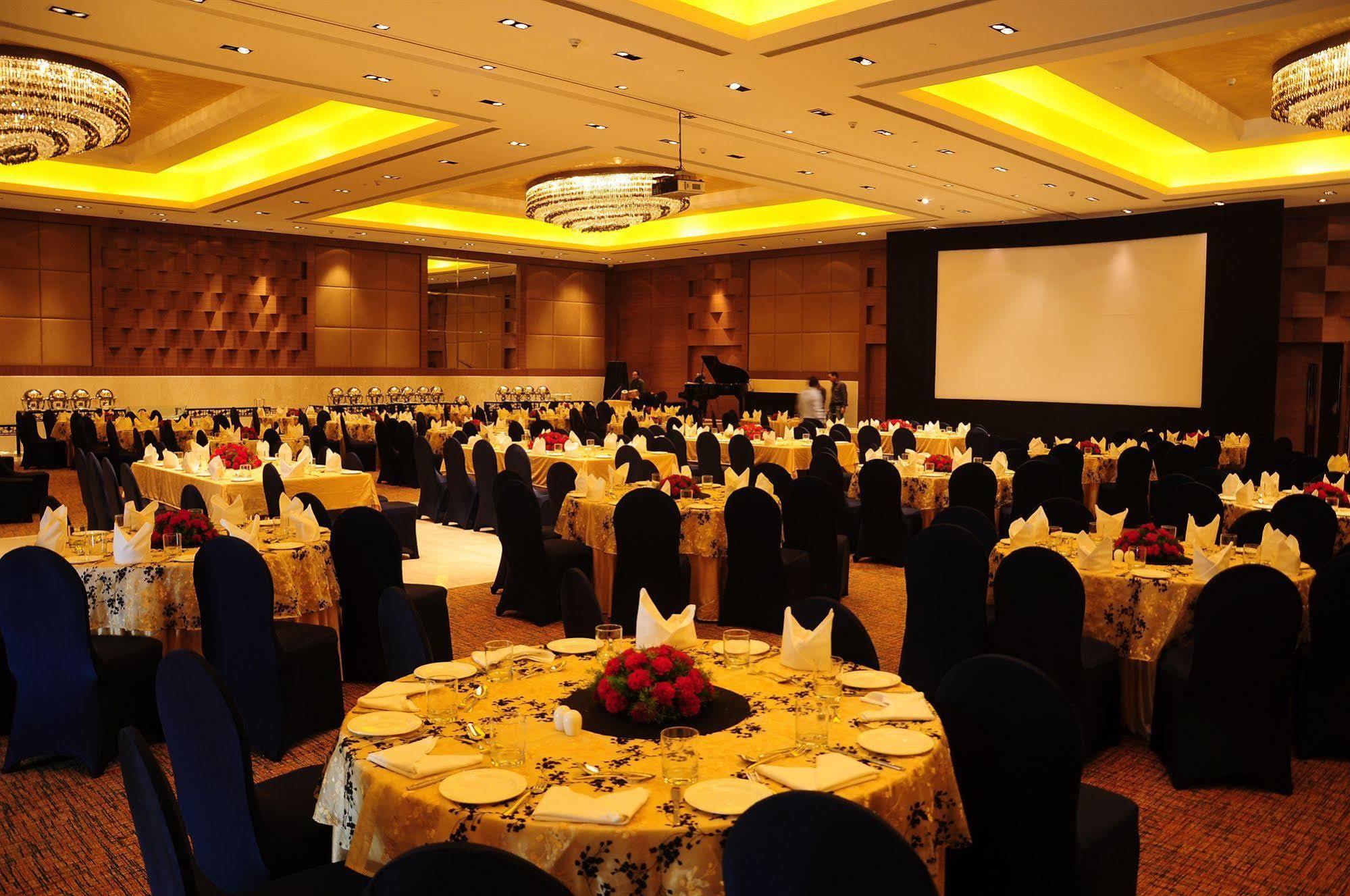 The Lalit Hotel 5*